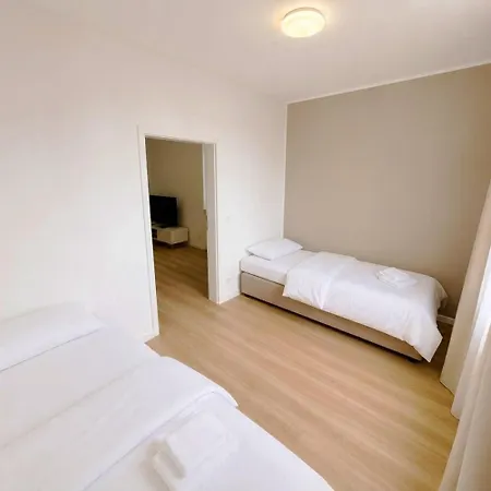 4-zimmer-wohnung Mit 2 Balkonen * מולהיים אן דר רור
